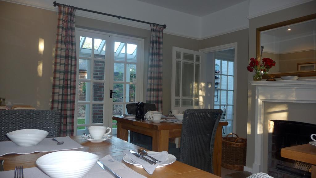 Lockgate Dairy Bed & Breakfast Chichester Exterior foto